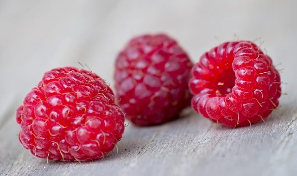 How to pick raspberries