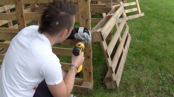 How to make an easy compost bin from wooden pallets - Garden Ninja: Lee ...