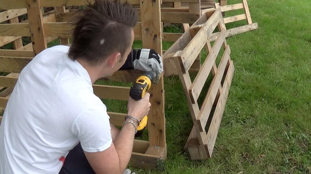 How to Build a Compost Bin Out of Used Wood Pallets — kitchen plot