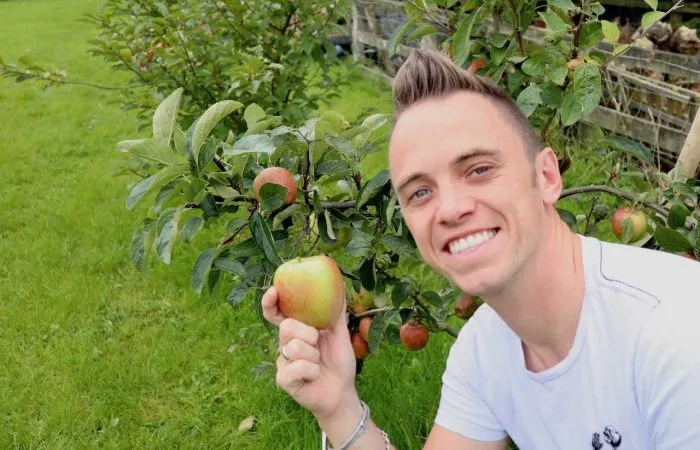 Garden Ninja smiling holding an apple